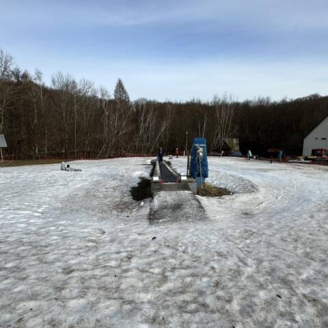 Na Zochovej chate je pás v prevádzke.