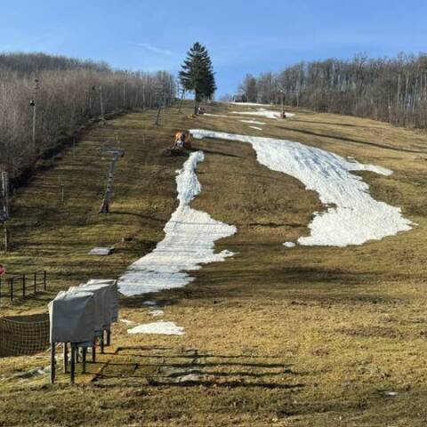 Prevádzka vlekov v tejto zimnej sezóne bola ukončená.