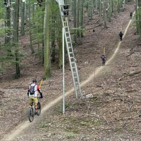 POZOR! Plánovaná prevádzka vleku VL1000 na 14.9.2024 sa presúva na 28.9.2024.