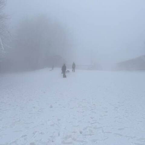 Technicky zasnežujeme ak podmienky umožňujú.