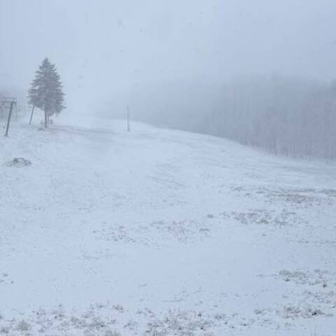 Druhýkrát v tejto prichádzajúcej sezóne padal sneh.