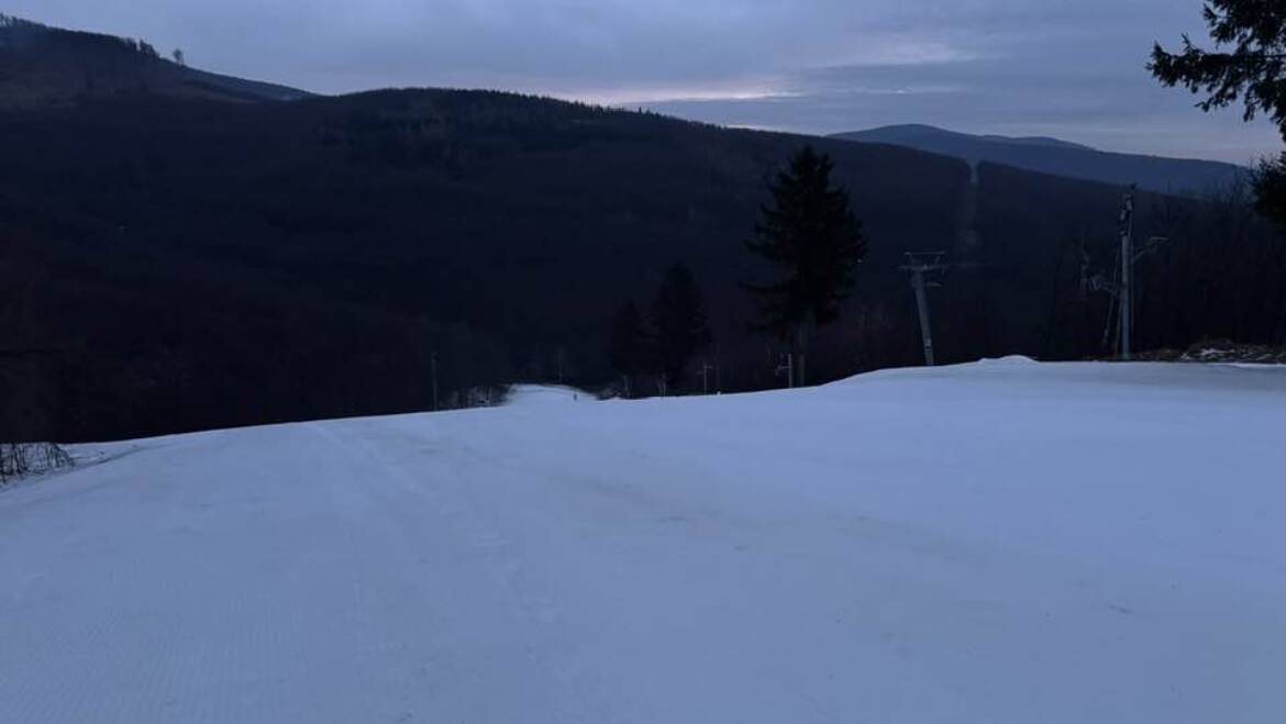 The operation of the lifts continues in both resorts.