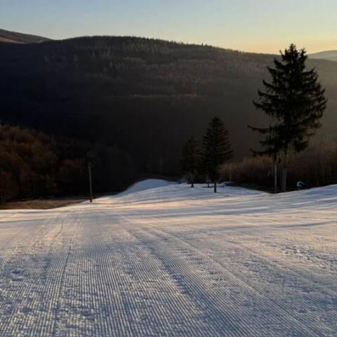 Využite výborné marcové lyžovanie v našich strediskách.