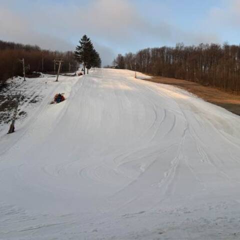Aj dnes výborná lyžovačka v oboch strediskách, aj napriek otepleniu.