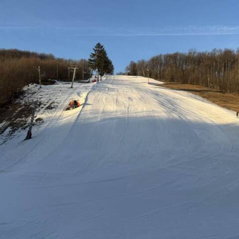 Prevádzka na Pezinskej Babe pokračuje.