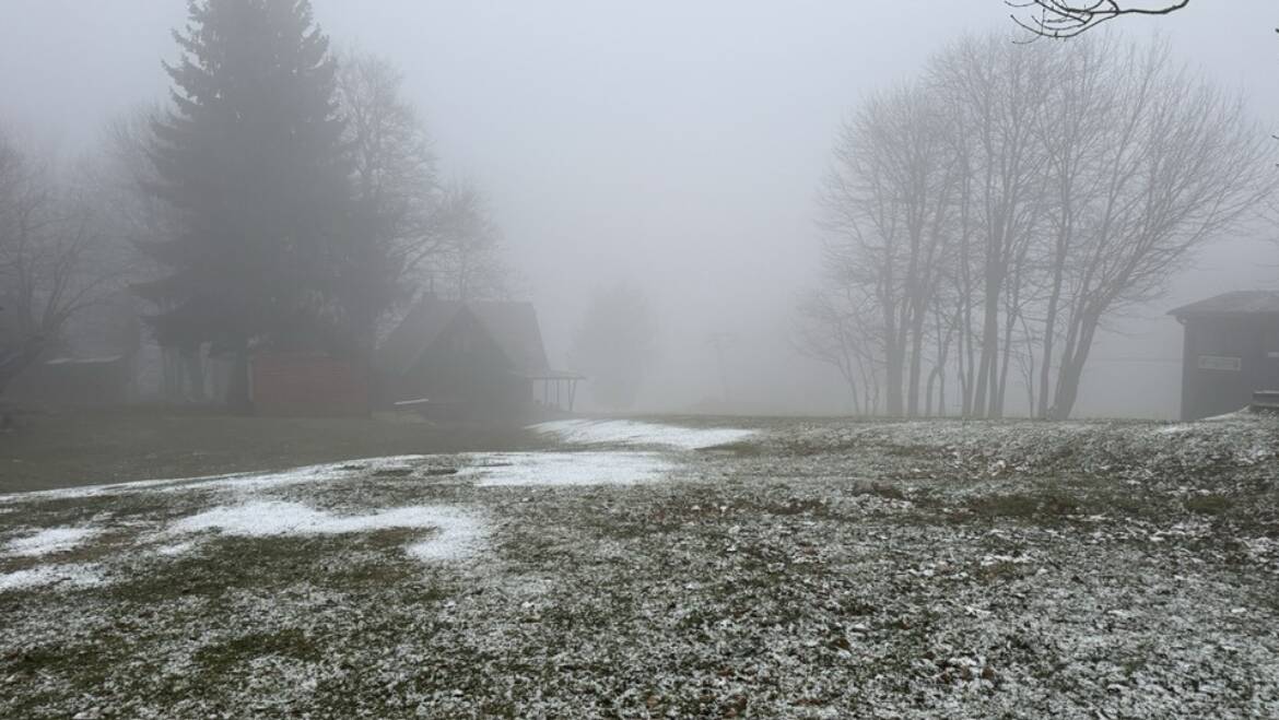 Prvý poprašok snehu aj na Pezinskej Babe.