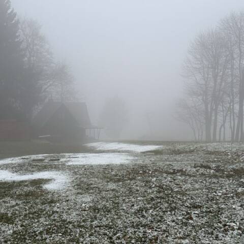 Prvý poprašok snehu aj na Pezinskej Babe.