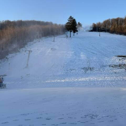 Nočný mráz spôsobil konečne aj zamrznutie podkladu.