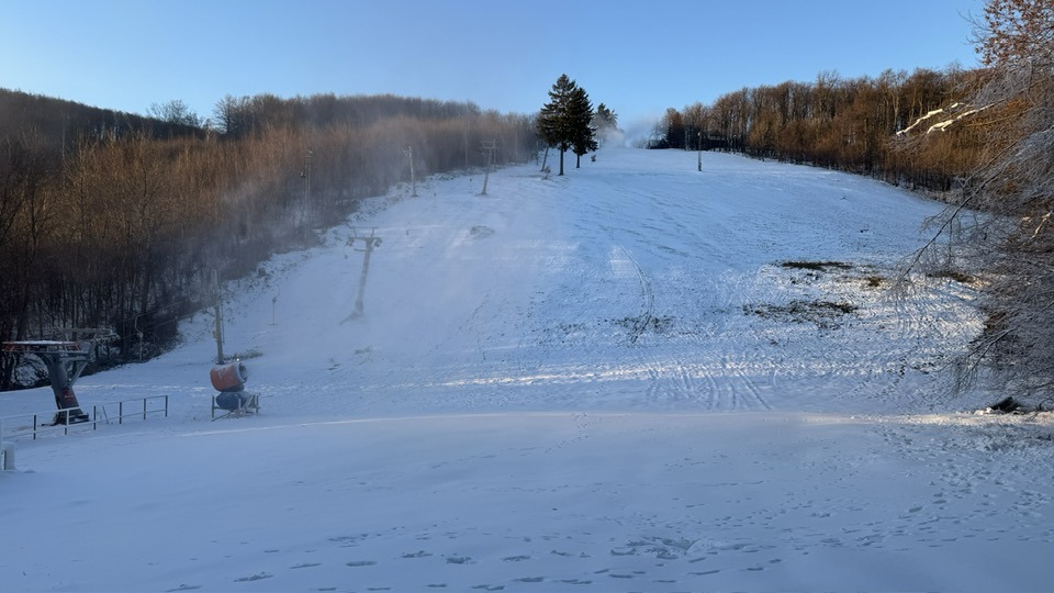 Nočný mráz spôsobil konečne aj zamrznutie podkladu.