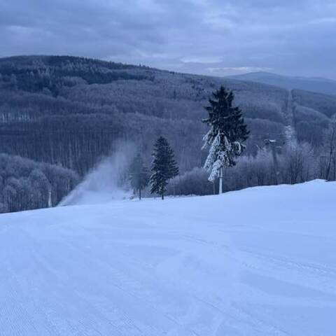 Prevádzka je v oboch strediskách.