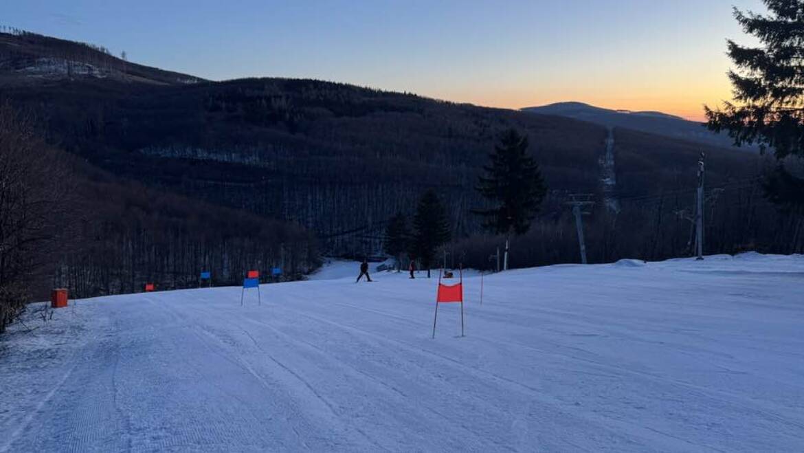 Prevádzka je v oboch strediskách, ale na Babe sú doobeda preteky.