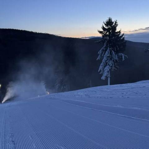 Prevádzka je v oboch strediskách.