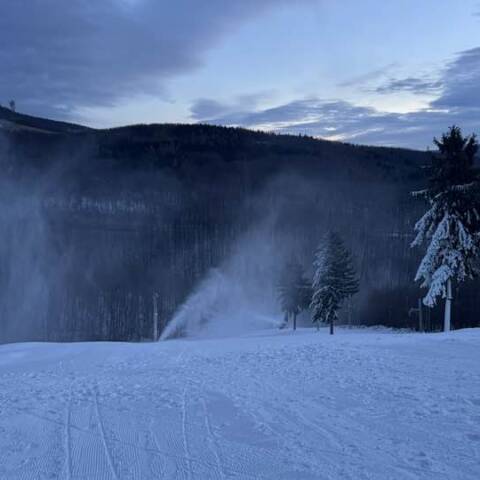 Prevádzka je v oboch strediskách.