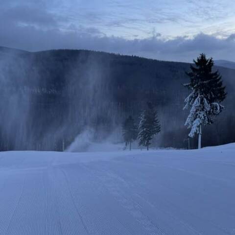 Prevádzka je v oboch strediskách.