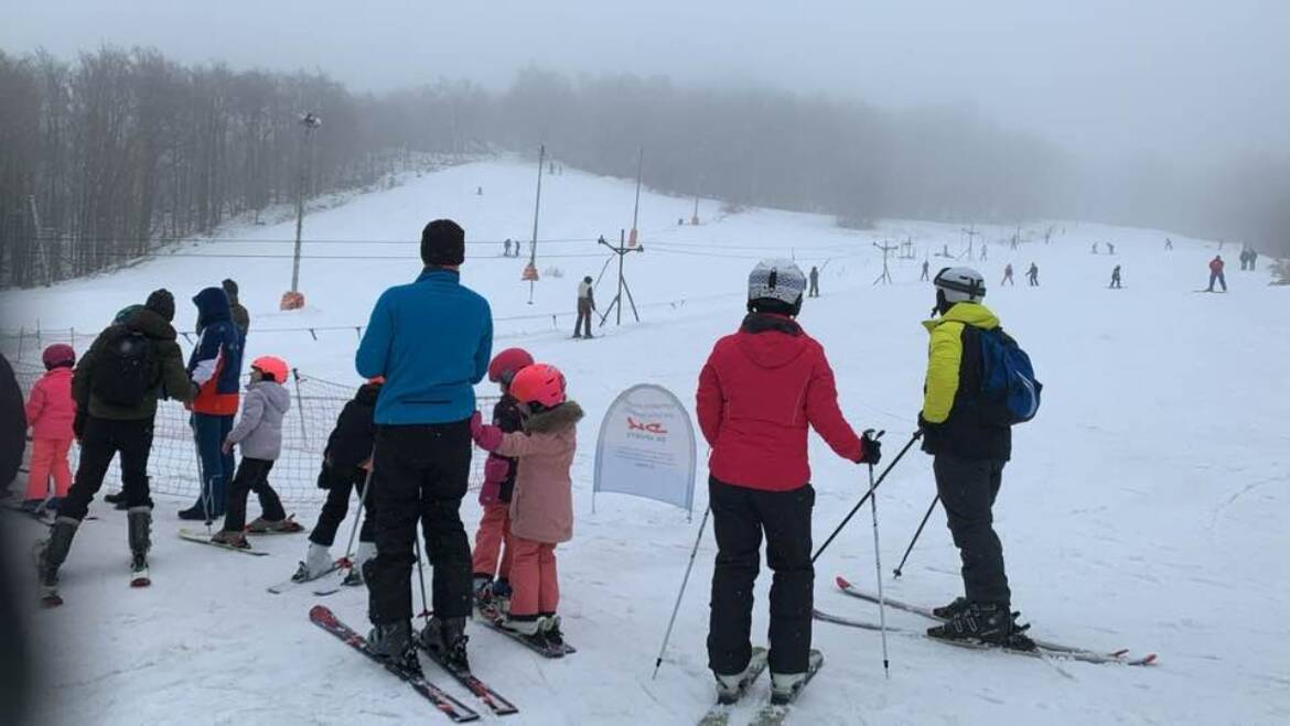 Today there are a minimum number of skiers at both Baba and Zochova cottage.