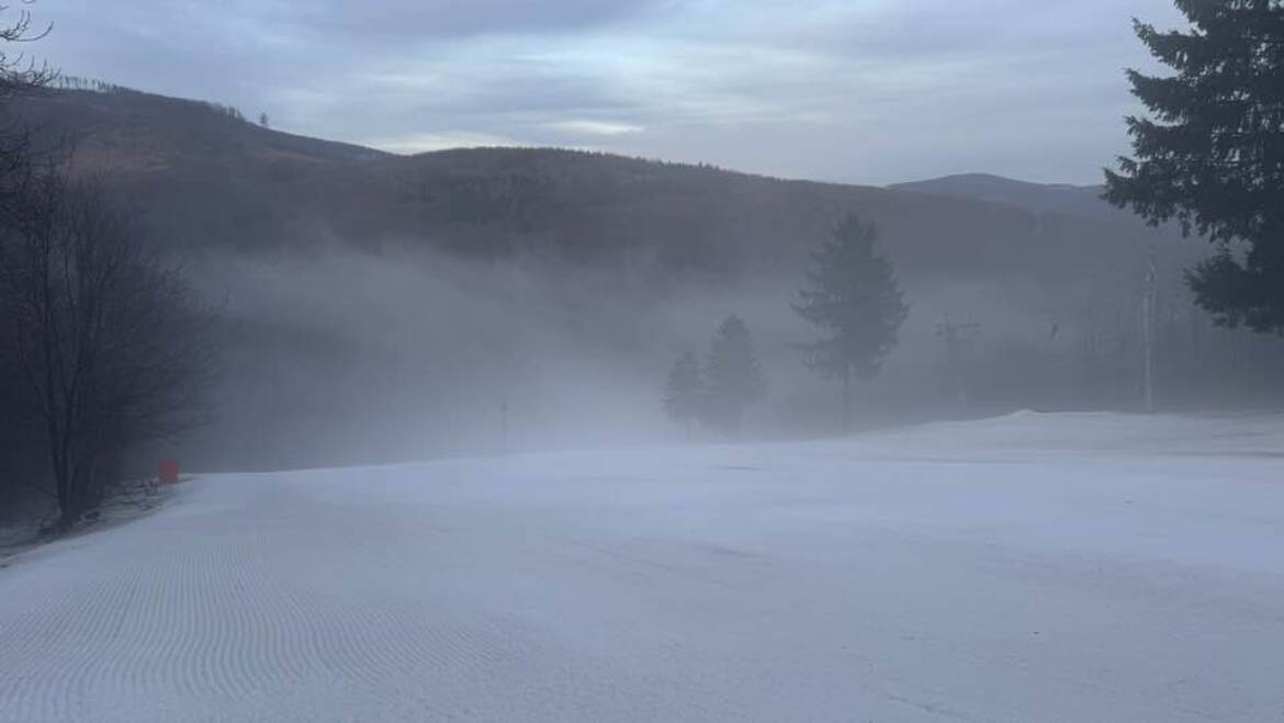 Večerné lyžovanie na Pezinskej Babe je zatiaľ stále každý deň.