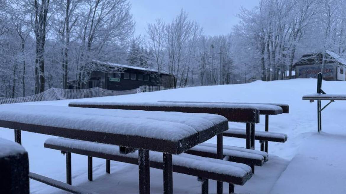 Na Pezinskej Babe je 8 cm nového snehu.