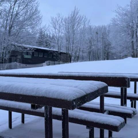 Na Pezinskej Babe je 8 cm nového snehu.