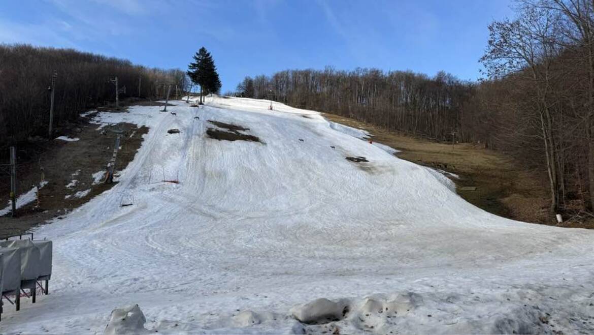 Farewell to the winter season with a carnival on skis.