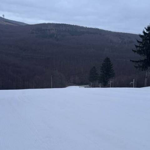 Prevádzka je v oboch strediskách.